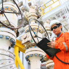 IT-OT Convergence in the Oil and Gas Industry: Top Strategies and Benefits